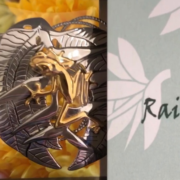Rainforest Design®️Silver Collection, Frog pendant - Picture 4 of 6